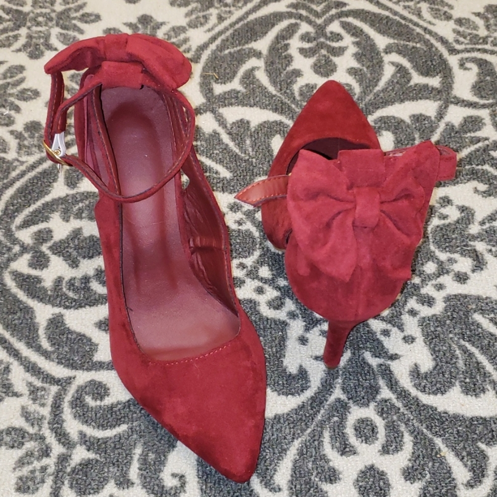 Bow back ankle strap heels